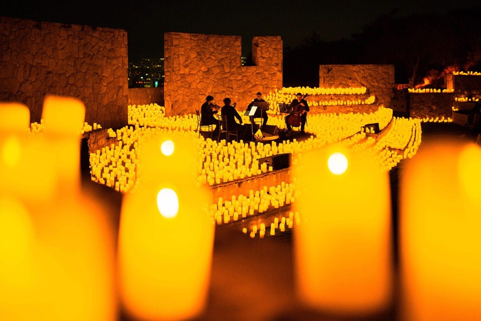 قلعة شالة تستضيف حفلات Candlelight® الموسيقية متعددة الحواس، لإعادة تقديم الموسيقى الكلاسيكية بأسلوب جديد